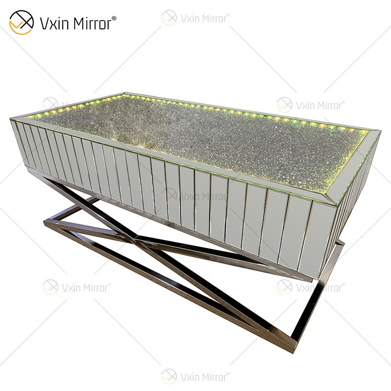 Venda imperdível WXF-582 Móveis de diamante esmagado prata com suporte de aço inoxidável com alto-falante e mesa de centro LED azul dente
