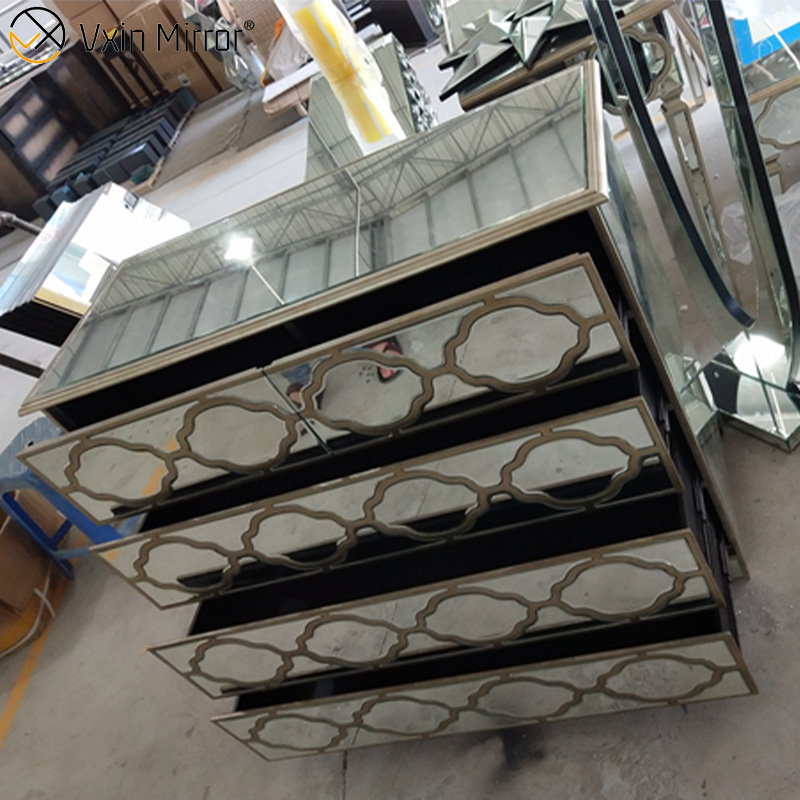 Moderno e Contemporâneo Elkton 3 - Gaveta Espelhada Cômoda Com 4 Gavetas Mesinha de Cabeceira Espelhada WXF-672